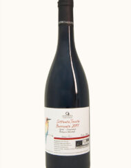 Una bottiglia di vino rosso barricato SettantaTrenta dell'azienda vitivinicola Quercialuce
